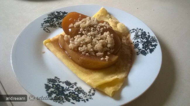 Imagine Reteta culinara Clatite Asortate cu Pere in Vin | 2review.ro