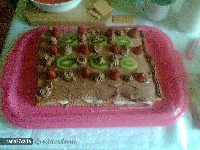 Imagine Reteta culinara Tortulet de Biscuiti cu Budinca si Fructe | 2review.ro