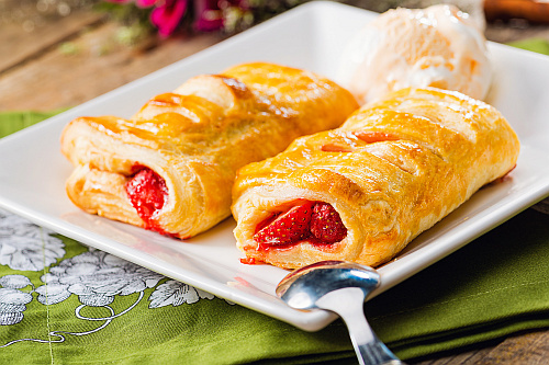 Imagine Reteta culinara Strudel cu capsuni | 2review.ro