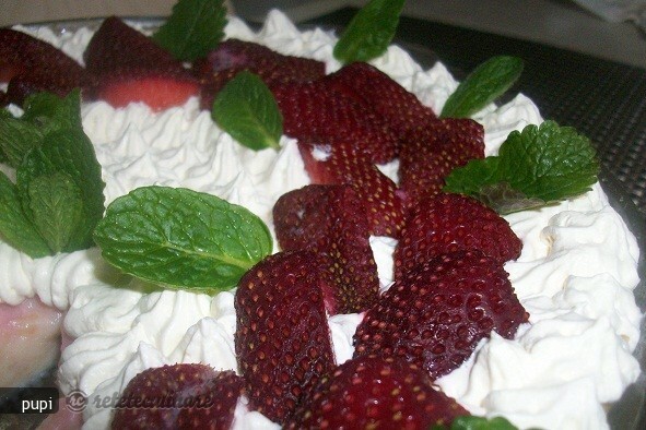 Imagine Reteta culinara Tort de Post cu Capsuni si Ananas | 2review.ro