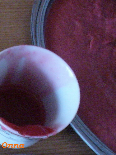 Imagine Reteta culinara Inghetata de zmeura in cornet de casa | 2review.ro