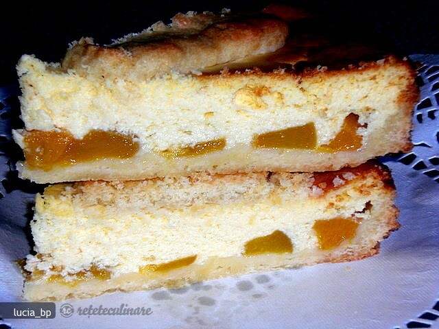 Imagine Reteta culinara Tarta cu Branza de Vaci si Piersici sau Caise | 2review.ro