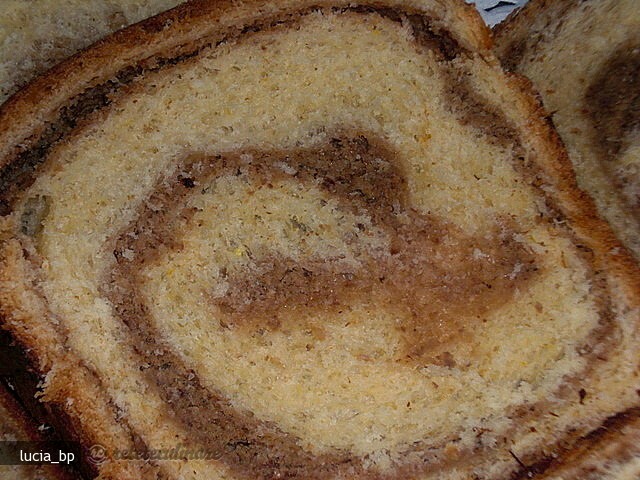 Imagine Reteta culinara Cozonac cu Nuca, Pufos si Aromat | 2review.ro