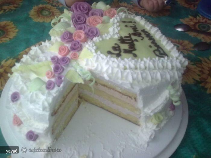 Imagine Reteta culinara Tort cu Crema de Iaurt si Gem | 2review.ro