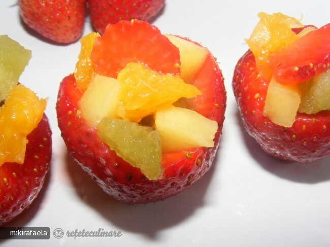 Imagine Reteta culinara Capsune Umplute cu Fructe | 2review.ro