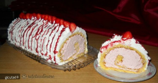 Imagine Reteta culinara Rulada cu mousse de capsuni | 2review.ro