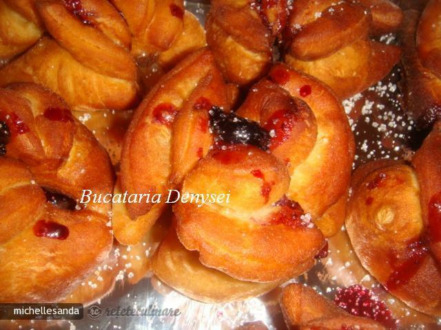 Imagine Reteta culinara Gogosi Trandafir | 2review.ro