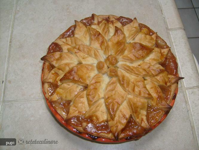 Imagine Reteta culinara Tarta Frunza de Piersica (Peach Leaf Pie) | 2review.ro