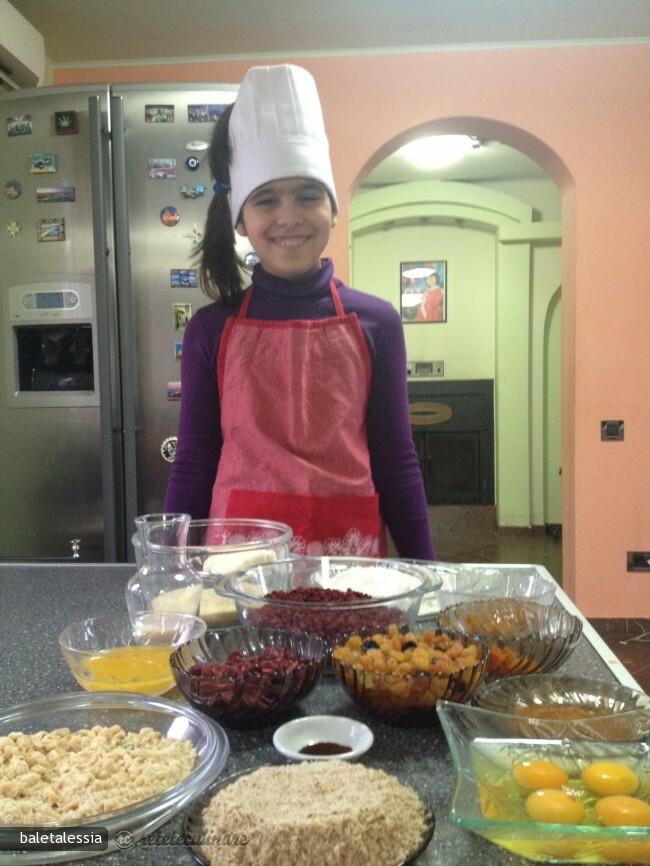 Imagine Reteta culinara Tort de Merisoare si Alune de Padure | 2review.ro