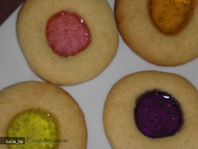 Imagine Reteta culinara Biscuiti cu Scortisoara si Vitralii | 2review.ro