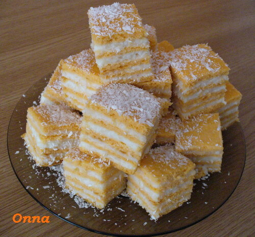 Imagine Reteta culinara Prajitura cu foi si crema cu nuca de cocos | 2review.ro