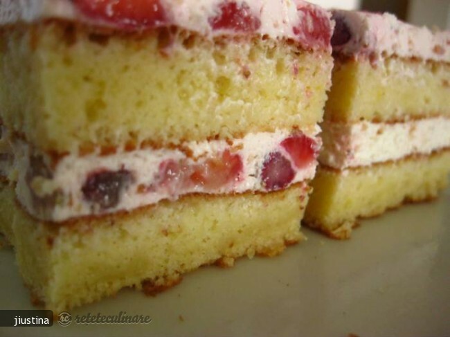 Imagine Reteta culinara Prajitura cu Capsuni | 2review.ro