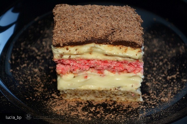 Imagine Reteta culinara Prajitura cu Blaturi de Bezea, Crema si Glazura | 2review.ro