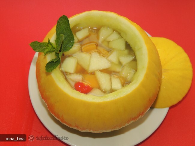 Imagine Reteta culinara Pepene Galben Umplut cu Fructe | 2review.ro