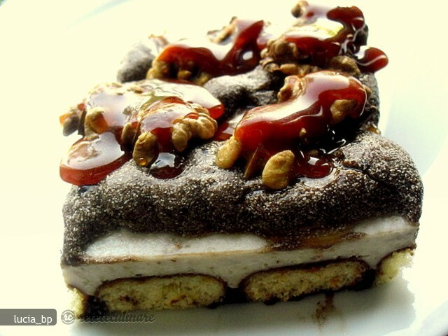 Imagine Reteta culinara Prajitura cu Nuci Caramelizate | 2review.ro