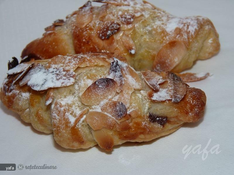 Imagine Reteta culinara Cornuri | 2review.ro