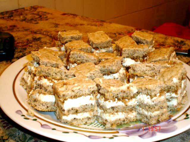 Imagine Reteta culinara Prajitura cu miere si multa frisca | 2review.ro