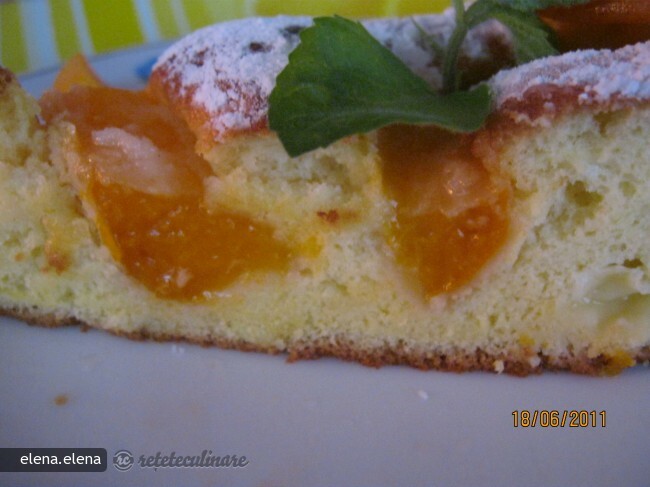 Imagine Reteta culinara Prajitura Pufoasa cu Caise | 2review.ro