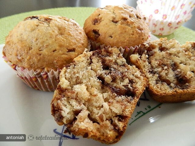 Imagine Reteta culinara Briose cu Nuci, Banane si Ciocolata | 2review.ro