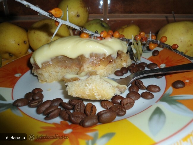 Imagine Reteta culinara Prajitura Cremoasa cu Mere | 2review.ro