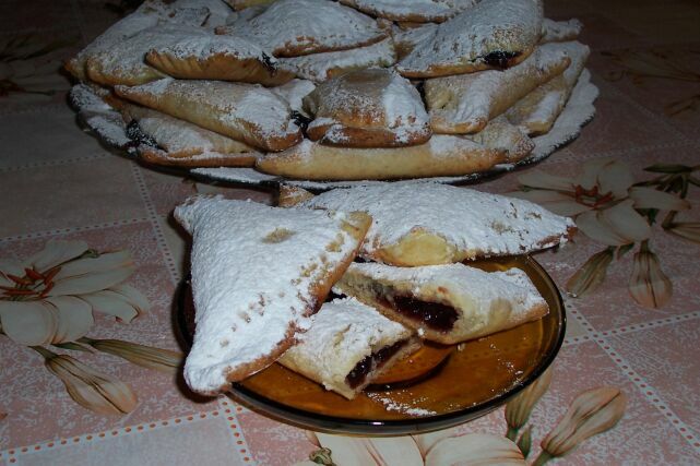 Imagine Reteta culinara Tascute cu dulceata (Lekvarostaska) | 2review.ro
