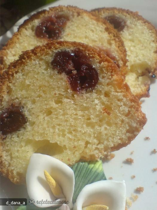 Imagine Reteta culinara Chec Pufos cu Visine | 2review.ro