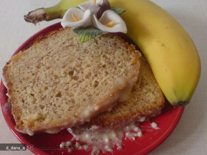Imagine Reteta culinara Chec cu Banane si Sos de Branza Proaspata | 2review.ro