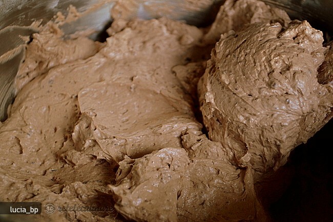 Imagine Reteta culinara Cum Se Face Crema de Unt cu Bezea Elvetiana | 2review.ro