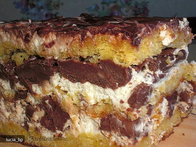 Imagine Reteta culinara Prajitura cu Crema de Frisca si Ciocolata | 2review.ro