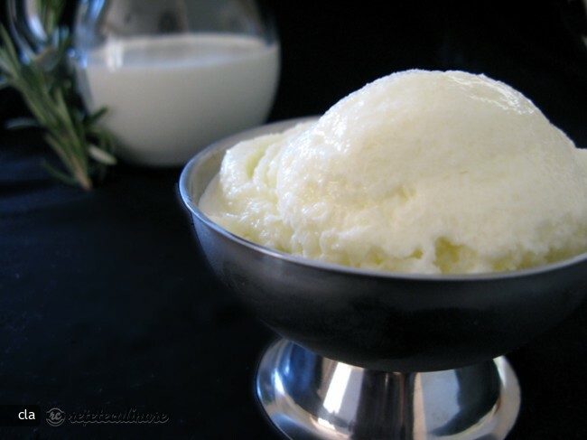Imagine Reteta culinara Inghetata de Lapte cu Rozmarin | 2review.ro