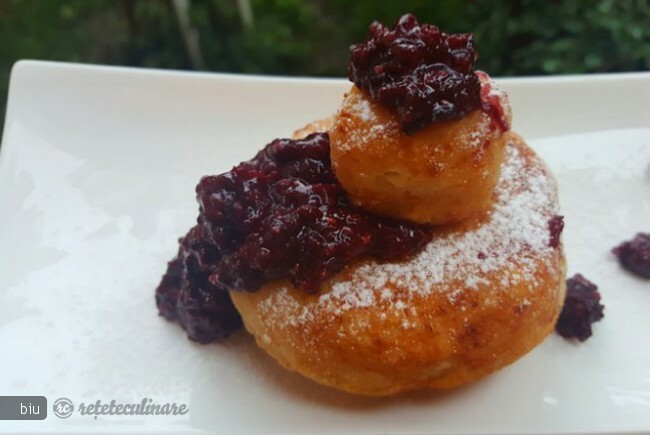 Imagine Reteta culinara Reţetă de preparare a papanaşilor cu Telemea | 2review.ro