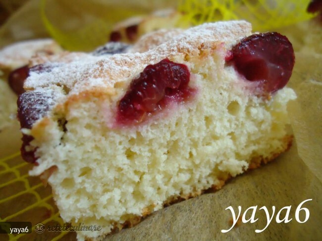 Imagine Reteta culinara Prajitura Puf cu Cirese | 2review.ro