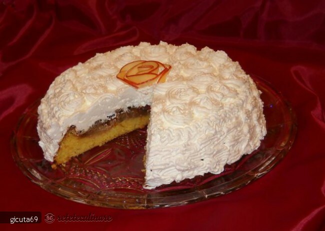 Imagine Reteta culinara Tort cu mere intregi | 2review.ro