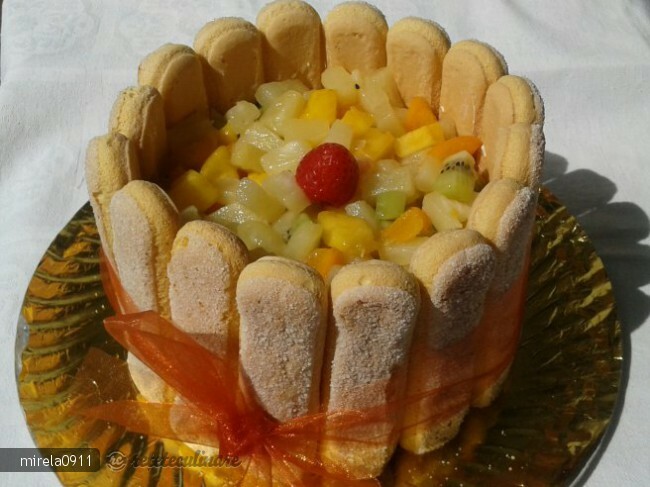 Imagine Reteta culinara Tort cu Piscoturi si Fructe | 2review.ro