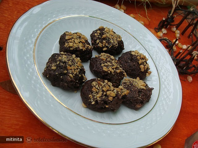 Imagine Reteta culinara Chocolate Peanutties - Fursecuri cu Arahide si Ciocolata | 2review.ro