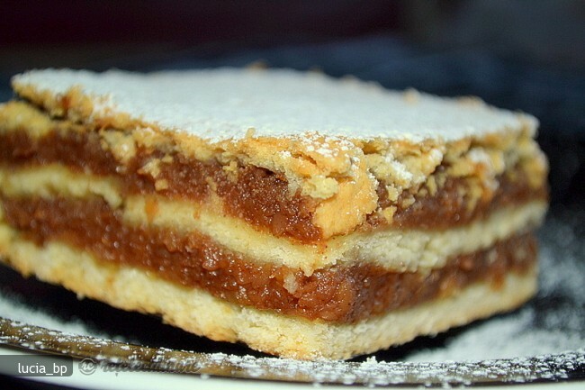 Imagine Reteta culinara Prajitura cu Umplutura de Mere si Aluat Fraged | 2review.ro