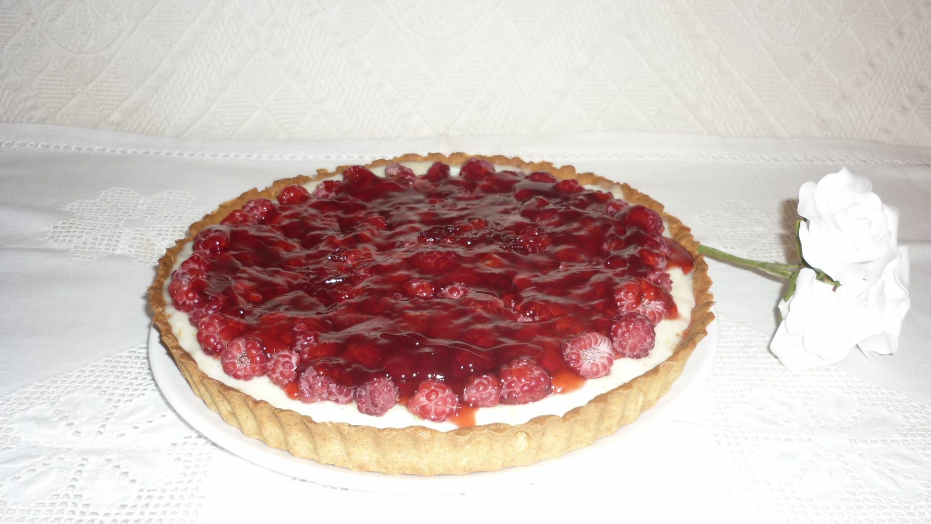 Imagine Reteta culinara Tarta cu căpşuni (afine şi zmeură) | 2review.ro