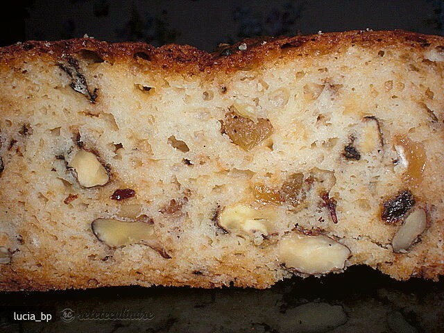 Imagine Reteta culinara Chec din Albusuri cu Nuca si Stafide | 2review.ro