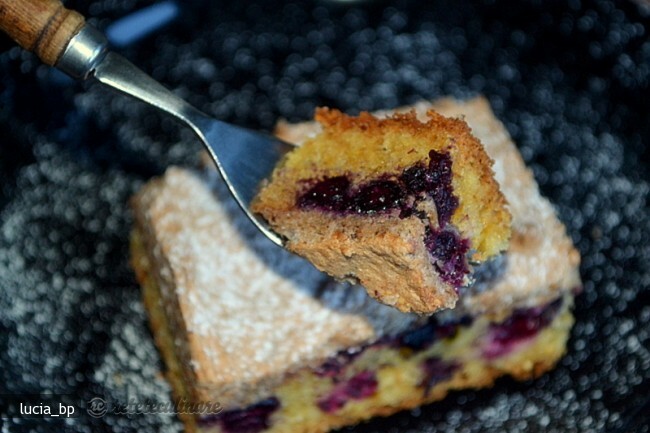 Imagine Reteta culinara Patratele cu Agrise si Coacaze | 2review.ro