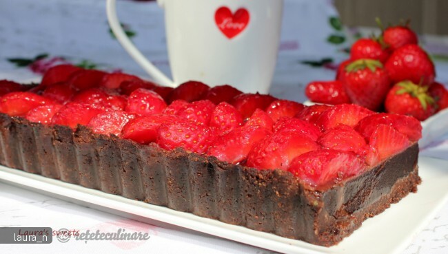 Imagine Reteta culinara Tarta cu Ciocolata si Capsuni | 2review.ro