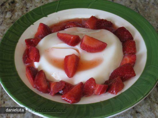 Imagine Reteta culinara Panna Cotta | 2review.ro
