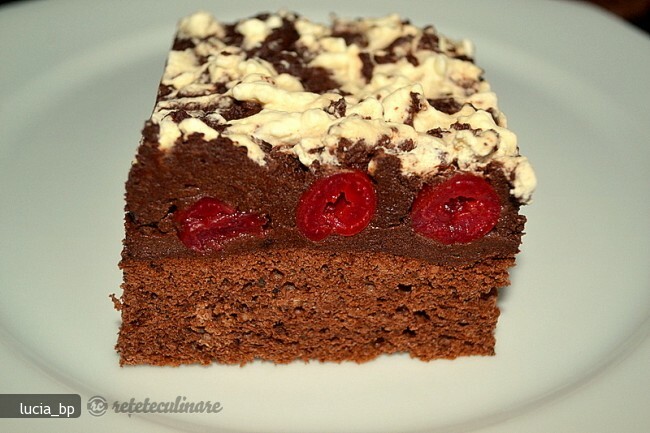 Imagine Reteta culinara Prajitura cu Visine si Crema de Ciocolata | 2review.ro