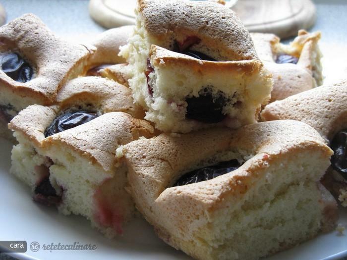 Imagine Reteta culinara Prajitura Tip Pandispan cu Prune | 2review.ro