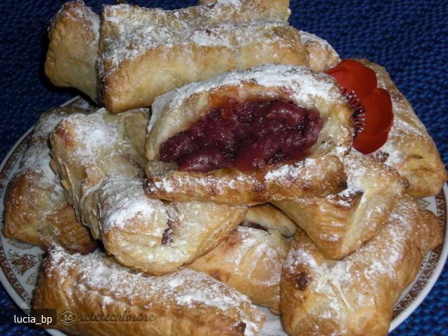 Imagine Reteta culinara Foitaj cu Visine si Migdale | 2review.ro