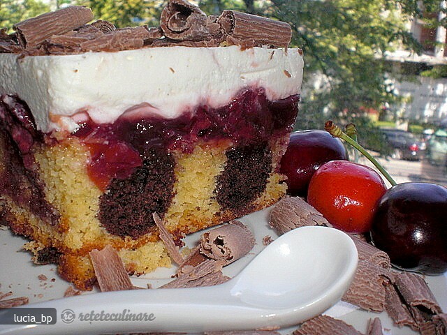 Imagine Reteta culinara Delicatesa cu Cirese si Crema de Iaurt cu Lamaie | 2review.ro