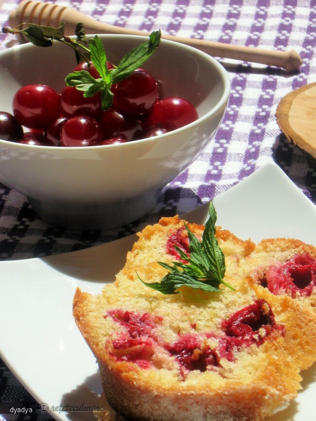 Imagine Reteta culinara Guguluf cu Visine | 2review.ro