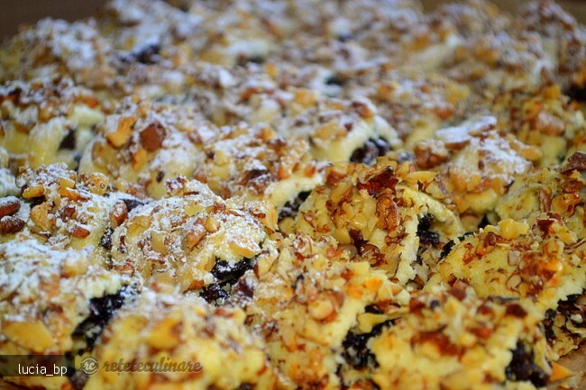 Imagine Reteta culinara Fursecuri cu umplutura de fructe uscate si nuca | 2review.ro