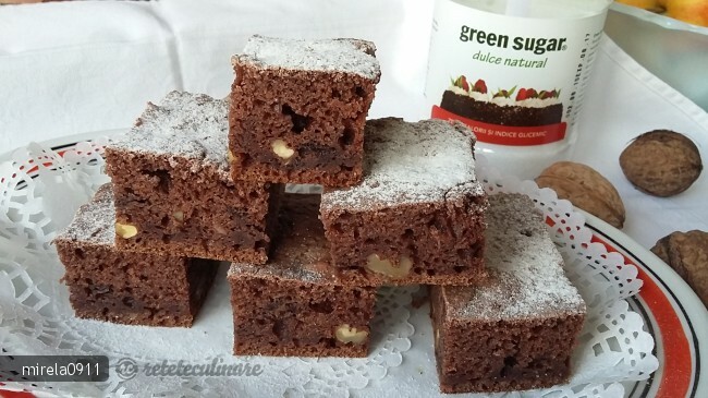 Imagine Reteta culinara Prajitura Negresa cu Nuca si Silvoita | 2review.ro