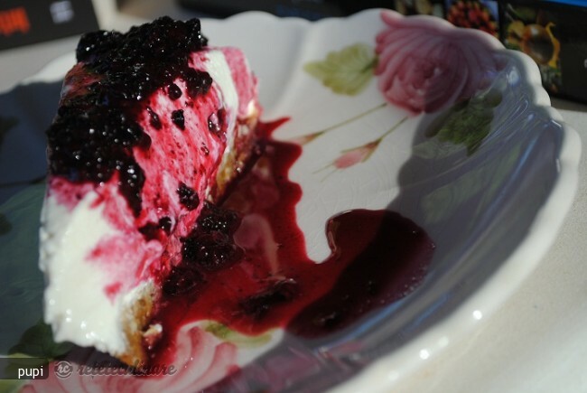 Imagine Reteta culinara Cheesecake cu Mure si Smochine | 2review.ro