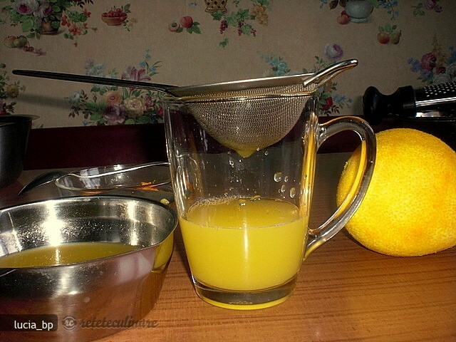 Imagine Reteta culinara Cum se Stoarce Sucul Citricelor | 2review.ro